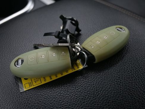 Used 2016 Nissan Titan SL image 21