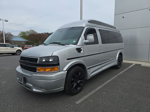 Used 2021 Chevrolet Express 2500 LS w/ Enhanced Convenience Package RWD image 10