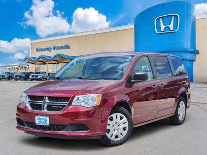 Used 2019 Dodge Grand Caravan SE w/ UConnect Hands-Free Group