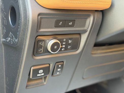 Used 2022 Ford Expedition Platinum image 23