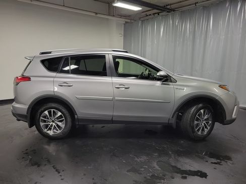 Used 2017 Toyota RAV4 XLE w/ All Weather Liner Package AWD/4WD image 9