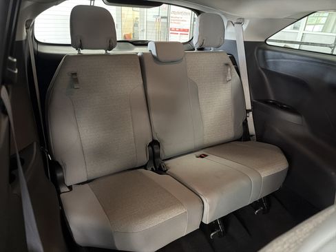 Used 2025 Toyota Sienna LE AWD/4WD image 36