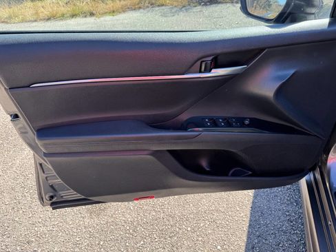 Used 2020 Toyota Camry SE image 34