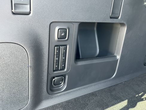 New 2025 Lincoln Navigator L Reserve w/ Jet Appearance Package image 32