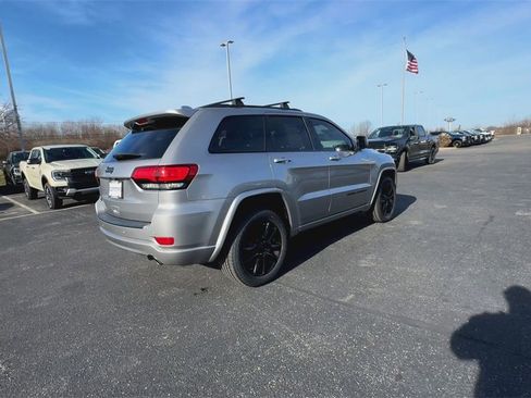 Used 2021 Jeep Grand Cherokee Laredo X image 8