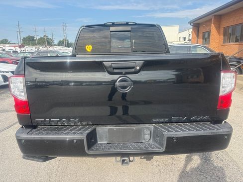 Used 2019 Nissan Titan SV w/ SV Convenience Package image 8