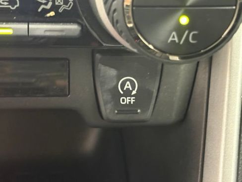 Used 2025 Toyota RAV4 XLE FWD image 30