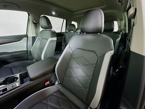 New 2026 Volkswagen Atlas Peak Edition image 19