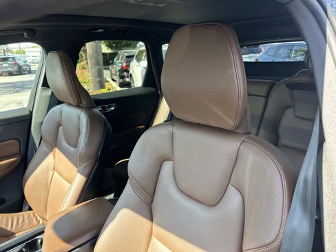 Certified 2023 Volvo XC60 B5 Plus w/ Climate Package image 19