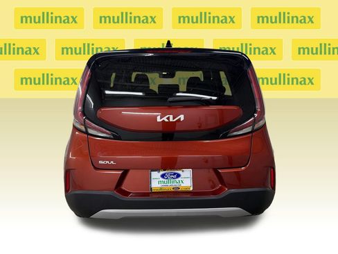 Used 2023 Kia Soul LX FWD image 7