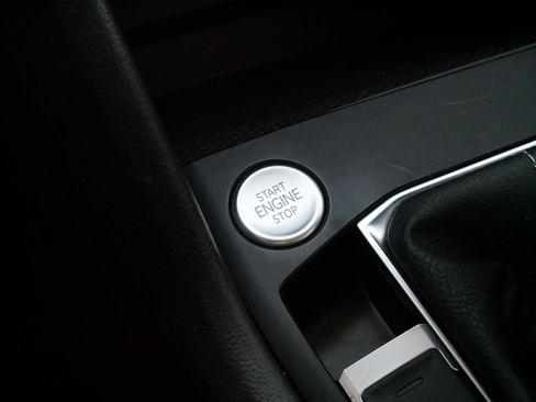 Used 2022 Volkswagen Taos SE image 29