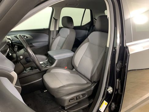 Used 2021 Chevrolet Traverse LT image 27
