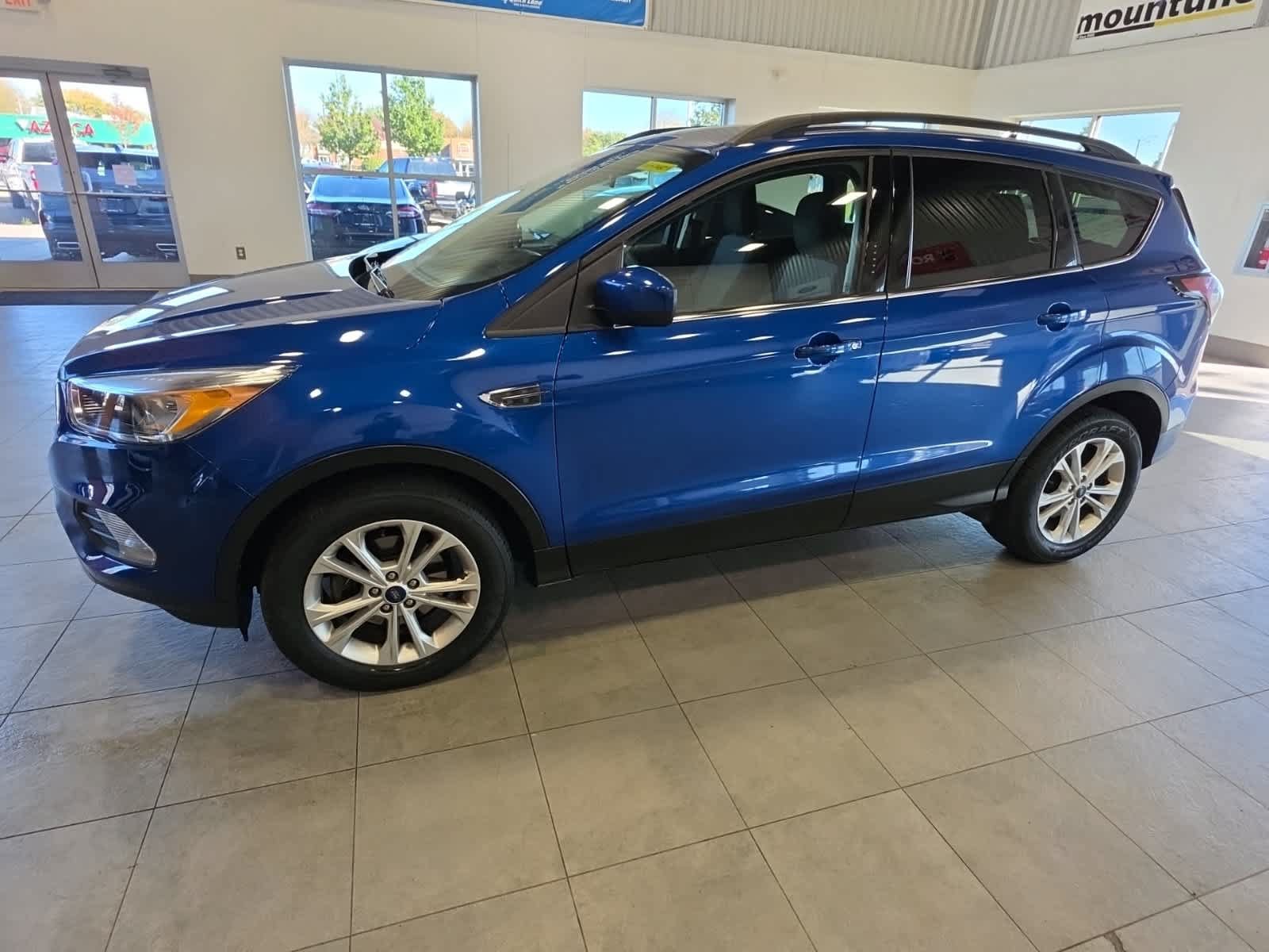 Used 2018 Ford Escape SE w/ SE Sync 3 Package FWD image 12
