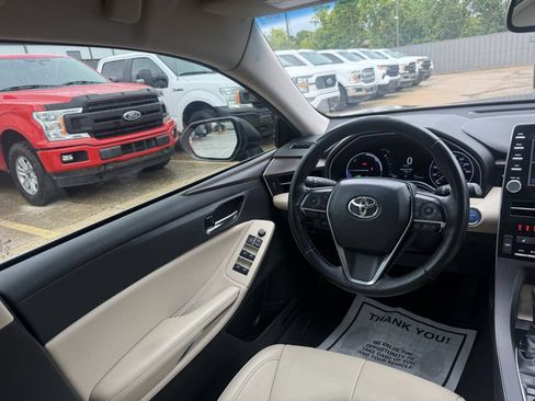 Used 2021 Toyota Avalon XLE FWD image 19