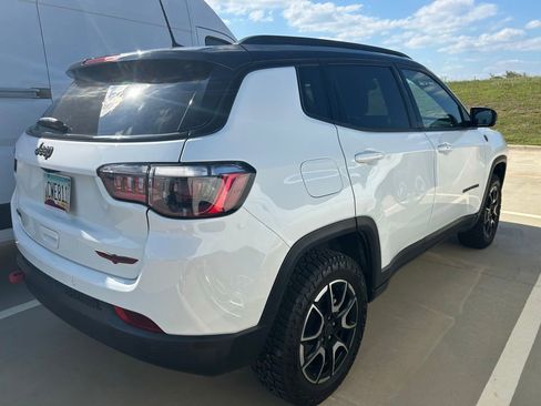 Used 2025 Jeep Compass Trailhawk AWD/4WD image 5