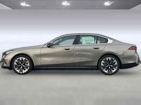 Used 2026 BMW i5 eDrive40 RWD image 2