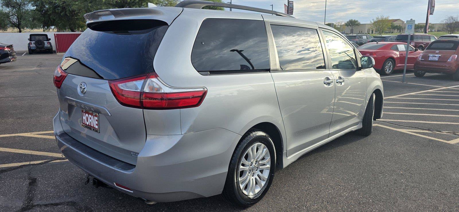 Used 2018 Toyota Sienna XLE FWD image 5