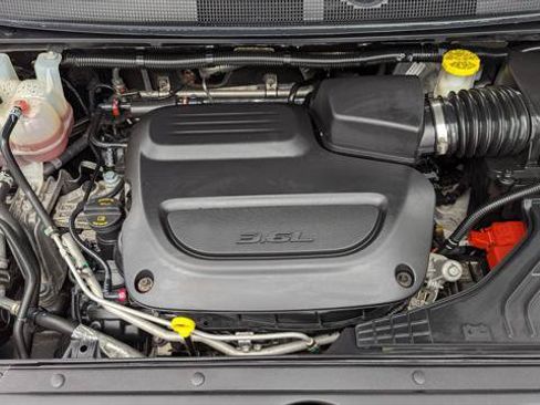 Used 2023 Chrysler Voyager LX FWD image 30