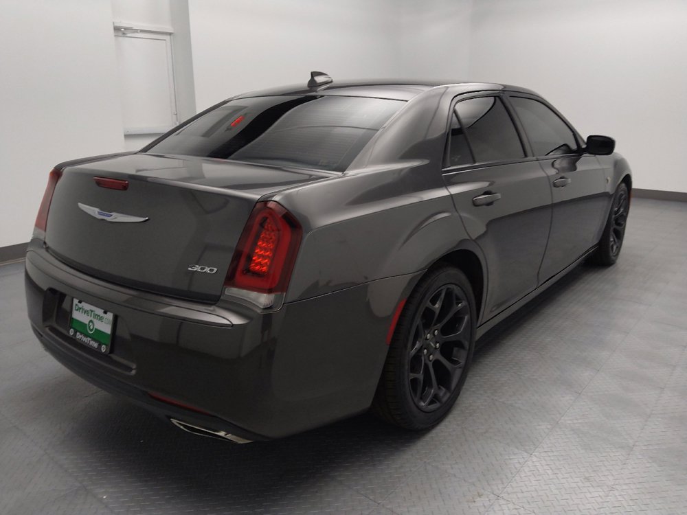 Used 2019 Chrysler 300 Touring w/ Sport Appearance Package RWD image 9
