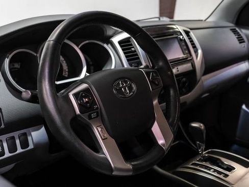 Used 2014 Toyota Tacoma PreRunner w/ SR5 Package RWD image 17