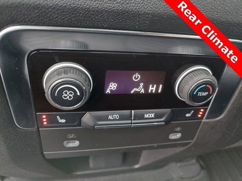 Used 2024 Chevrolet Suburban High Country image 31