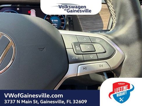 Used 2025 Volkswagen Atlas SEL AWD/4WD image 23