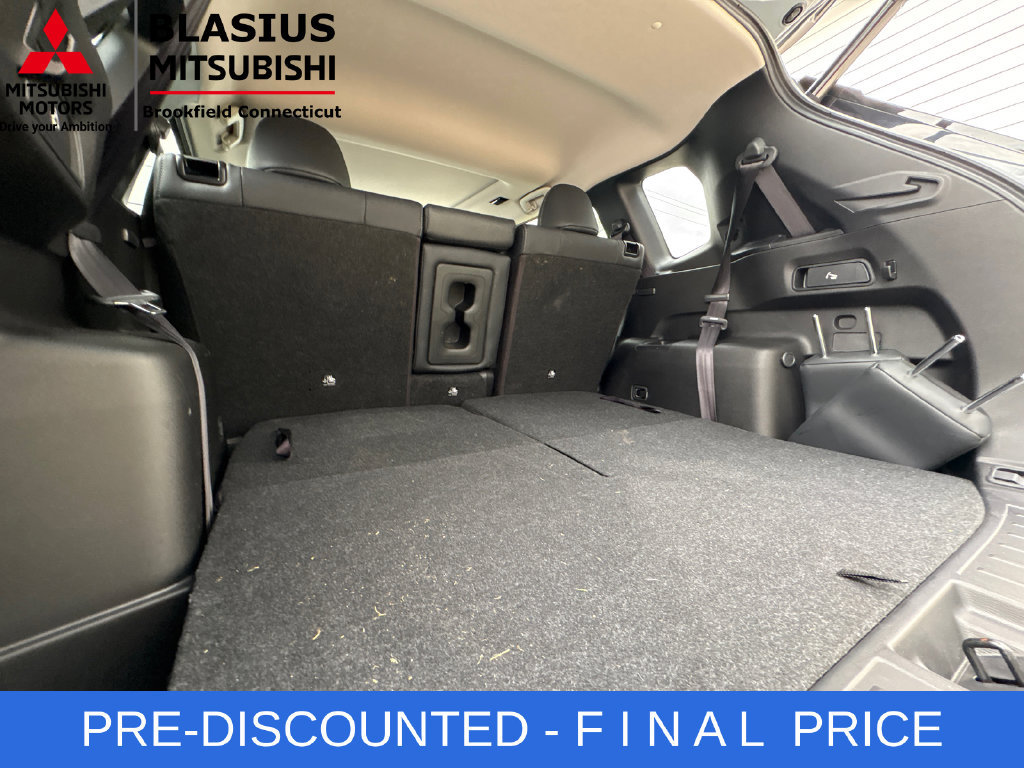Used 2025 Mitsubishi Outlander AWD image 65