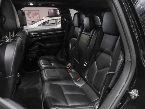 Used 2018 Porsche Cayenne AWD/4WD image 36