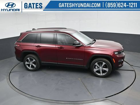 Used 2023 Jeep Grand Cherokee Limited AWD/4WD image 44