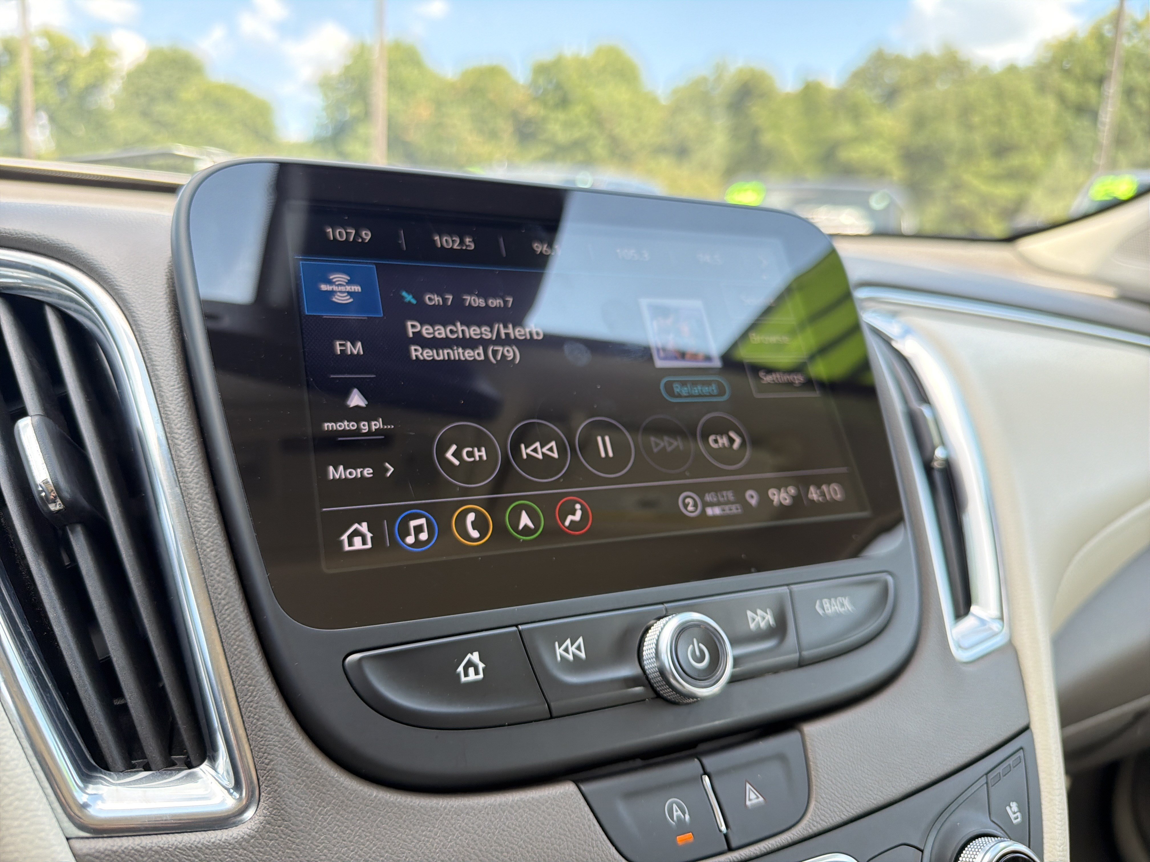 Used 2025 Chevrolet Equinox LT AWD/4WD image 6