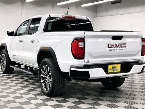 Used 2025 GMC Canyon Denali image 2