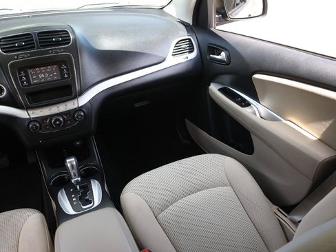 Used 2017 Dodge Journey SXT w/ Comfort/Convenience Group FWD image 22