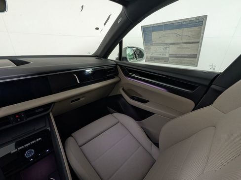 New 2026 Porsche Macan 4 Electric image 23