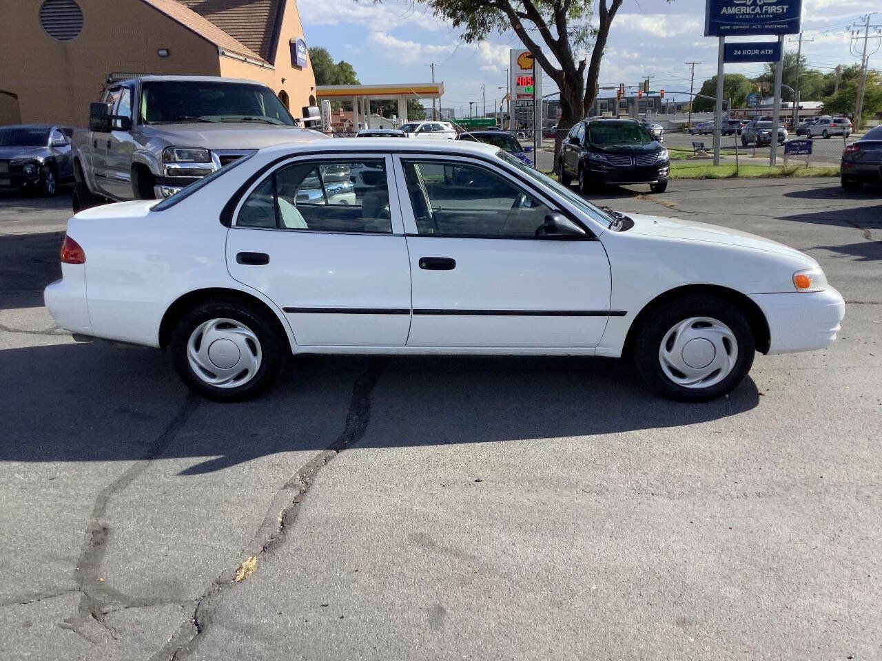 Used 2000 Toyota Corolla VE FWD image 9