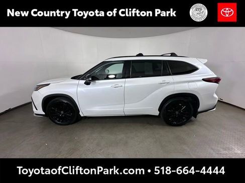 Used 2023 Toyota Highlander XSE AWD/4WD image 6