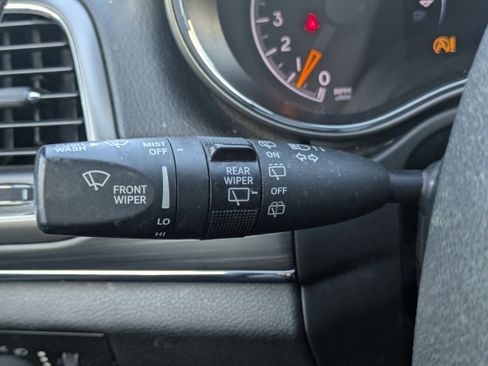 Used 2022 Jeep Grand Cherokee Limited AWD/4WD image 16