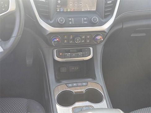 Used 2023 GMC Acadia SLE image 18