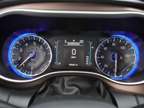 Certified 2017 Chrysler Pacifica Touring-L image 34