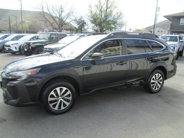 Used 2023 Subaru Outback Premium AWD/4WD image 3