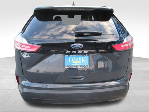 Used 2021 Ford Edge SE FWD image 4