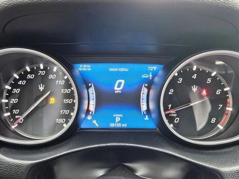 Used 2019 Maserati Levante image 11