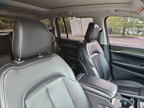 Used 2023 Jeep Grand Cherokee Limited AWD/4WD image 11