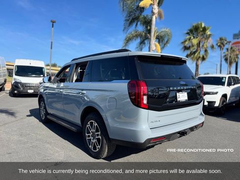 Used 2025 Ford Expedition Active AWD/4WD image 3