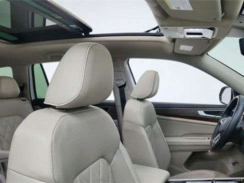 Used 2024 Volkswagen Atlas SEL Premium R-Line image 22