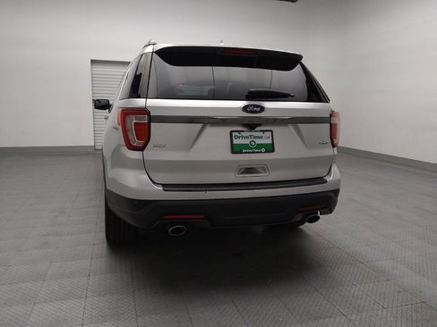 Used 2018 Ford Explorer XLT w/ Equipment Group 202A image 6