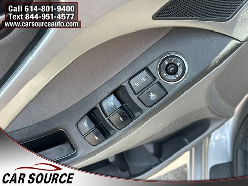 Used 2016 Hyundai Elantra SE w/ Option Group 02 FWD image 11
