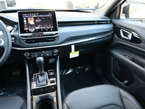 New 2026 Jeep Compass Latitude AWD/4WD image 16