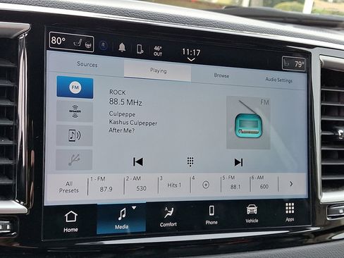 Used 2024 Chrysler Pacifica Touring-L image 29