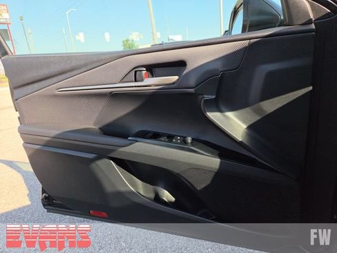 Used 2025 Toyota Camry SE FWD image 18