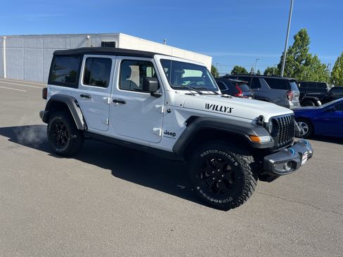 Used 2023 Jeep Wrangler Unlimited w/ Cold Weather Group AWD/4WD image 7